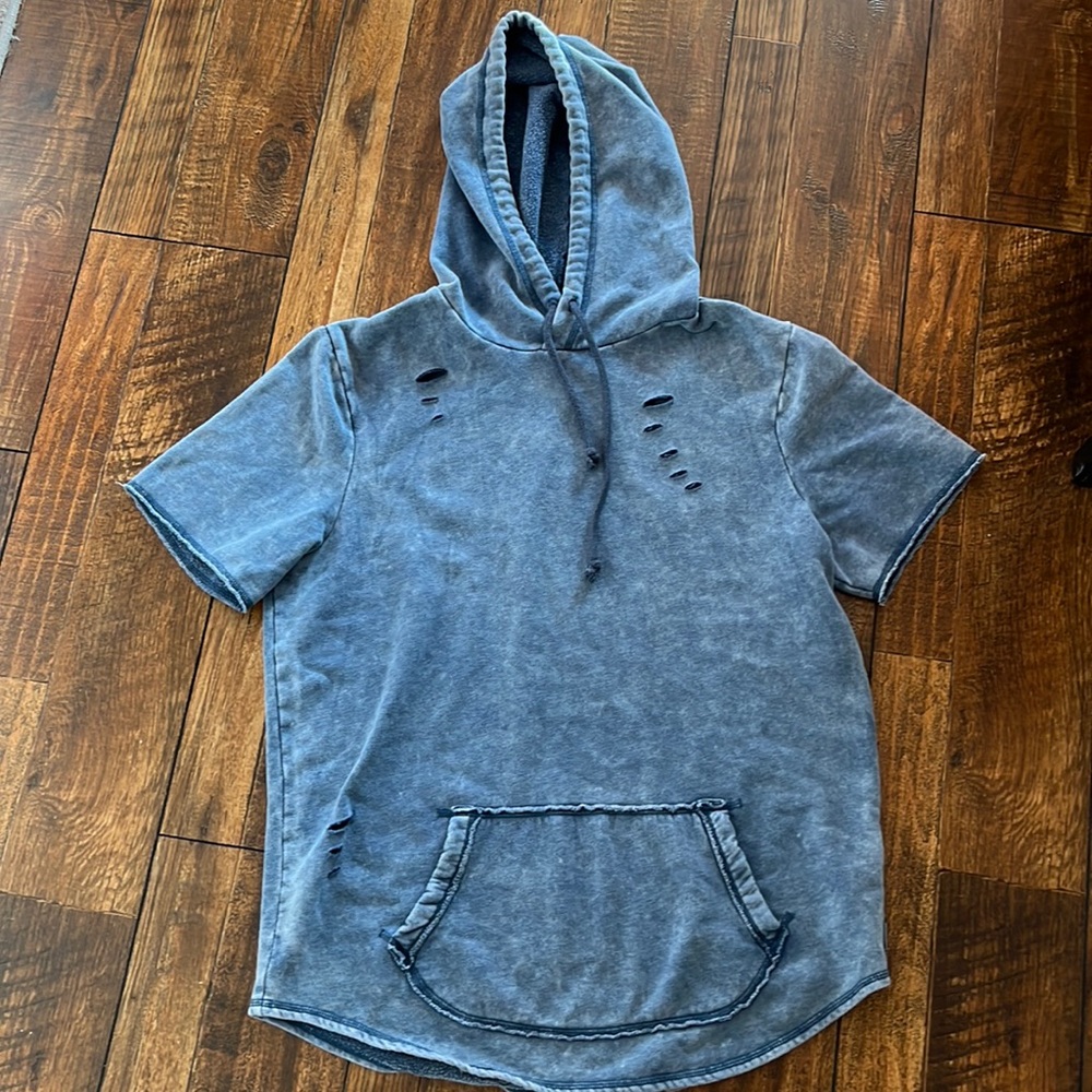 Hollister Short Sleeve Distressed Hooded Sweatshirt in Washed Blue